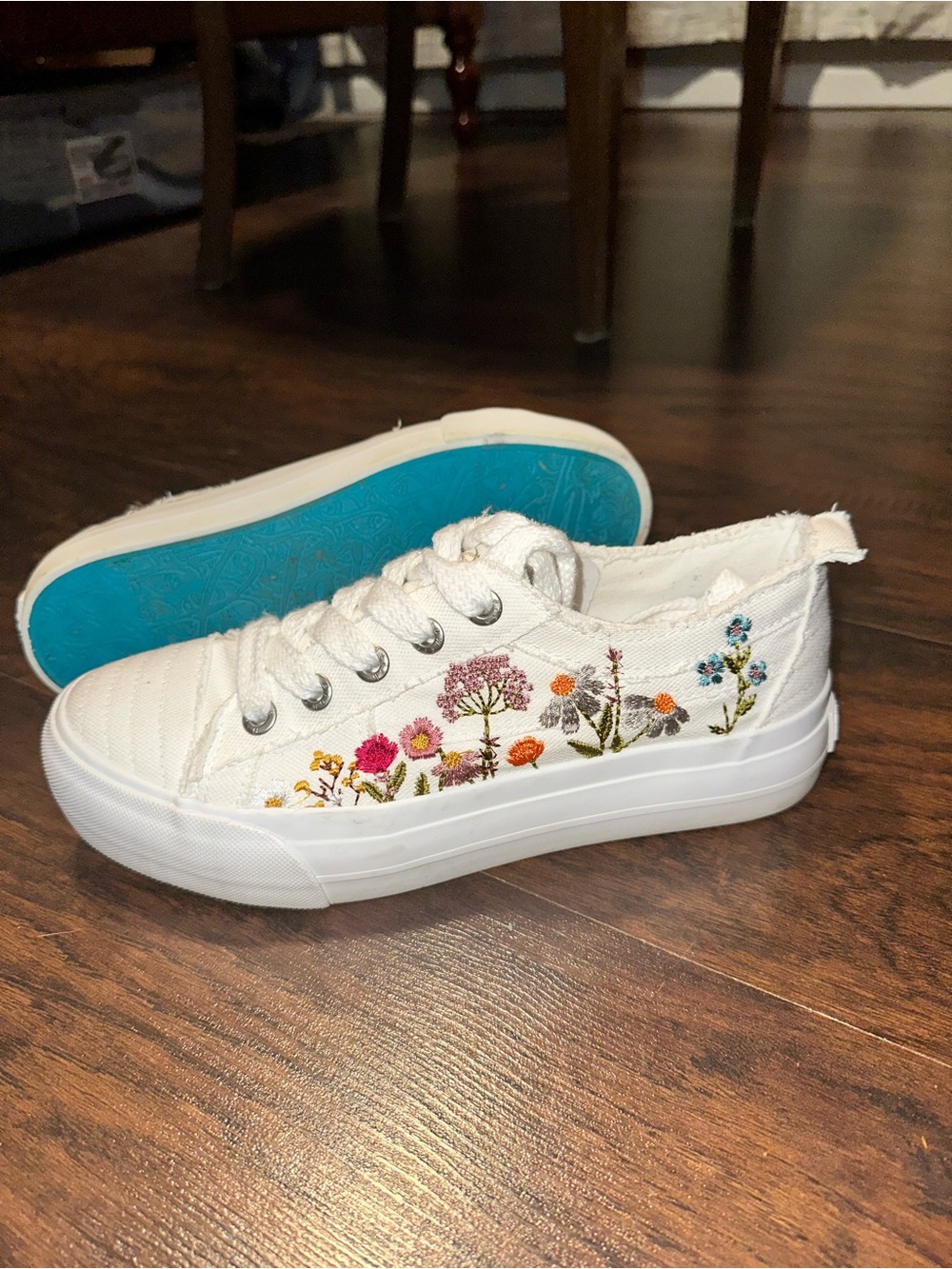 Canvas Floral Embroidered Low-Top Sneakers - Malibu Blowfish - Sadie - Picture 4 of 4